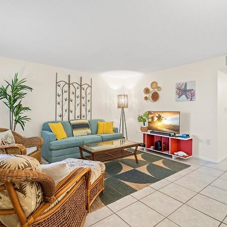 Waves 18, 2 Bedroom, Pool View, Heated Pool, BBQ, WiFi, Sleeps 6 St. Pete Beach Buitenkant foto