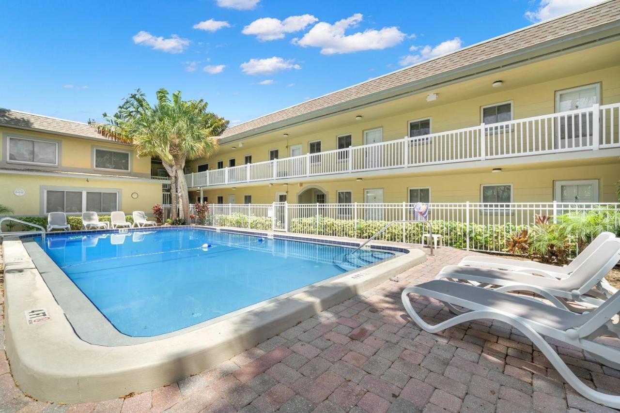 Waves 18, 2 Bedroom, Pool View, Heated Pool, BBQ, WiFi, Sleeps 6 St. Pete Beach Buitenkant foto