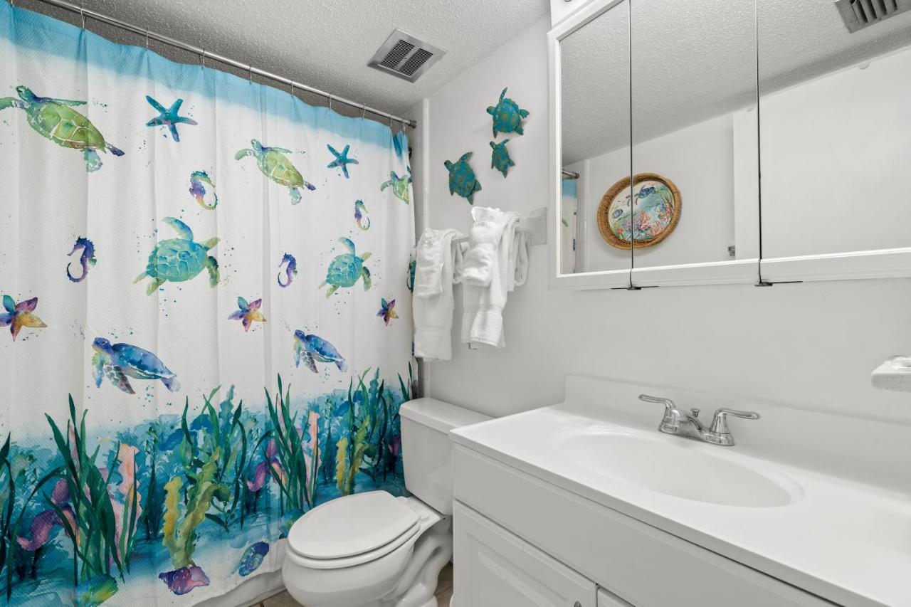 Waves 18, 2 Bedroom, Pool View, Heated Pool, BBQ, WiFi, Sleeps 6 St. Pete Beach Buitenkant foto