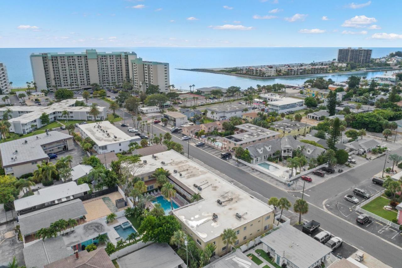 Waves 18, 2 Bedroom, Pool View, Heated Pool, BBQ, WiFi, Sleeps 6 St. Pete Beach Buitenkant foto