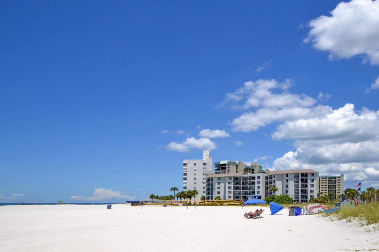 Waves 18, 2 Bedroom, Pool View, Heated Pool, BBQ, WiFi, Sleeps 6 St. Pete Beach Buitenkant foto
