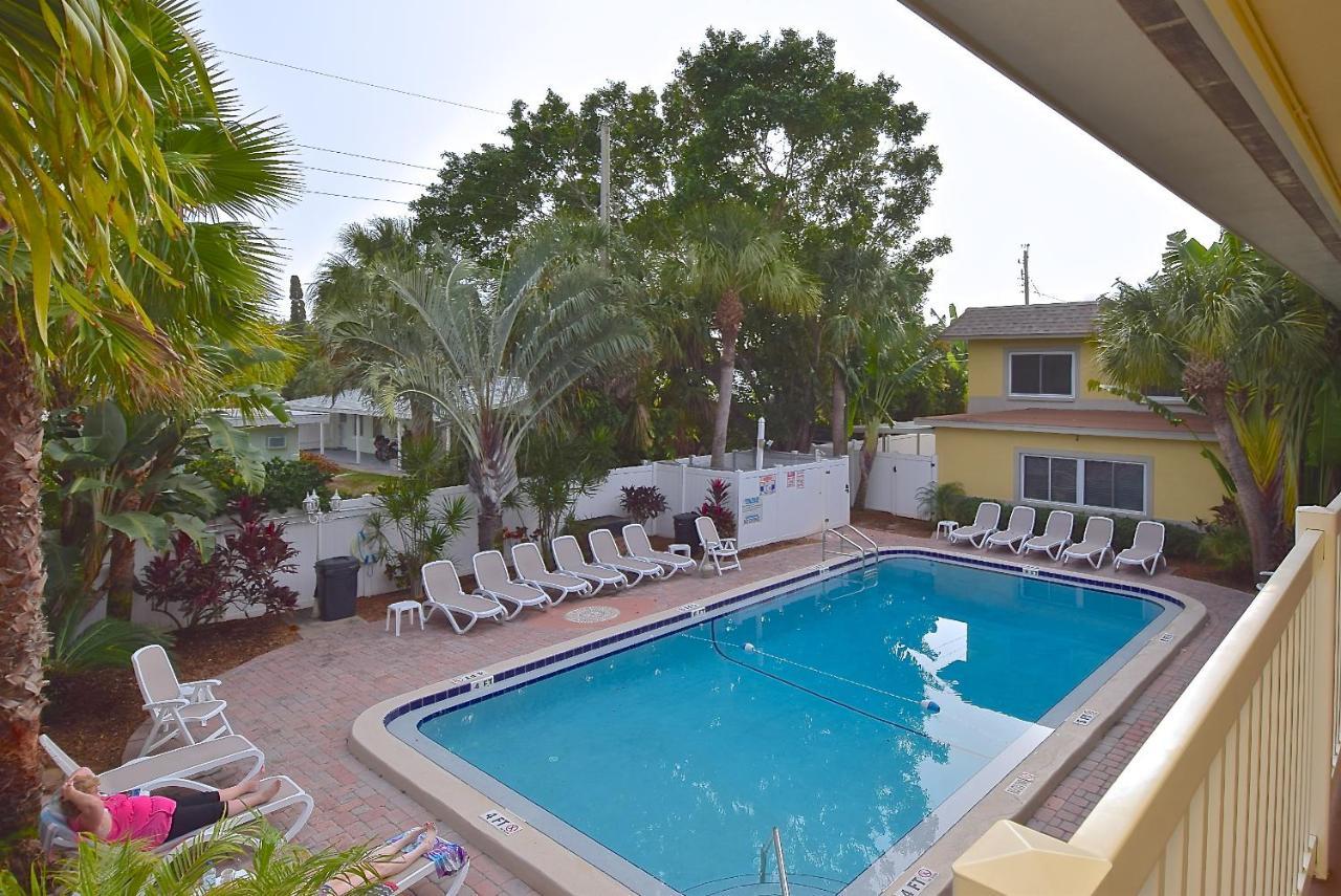 Waves 18, 2 Bedroom, Pool View, Heated Pool, BBQ, WiFi, Sleeps 6 St. Pete Beach Buitenkant foto