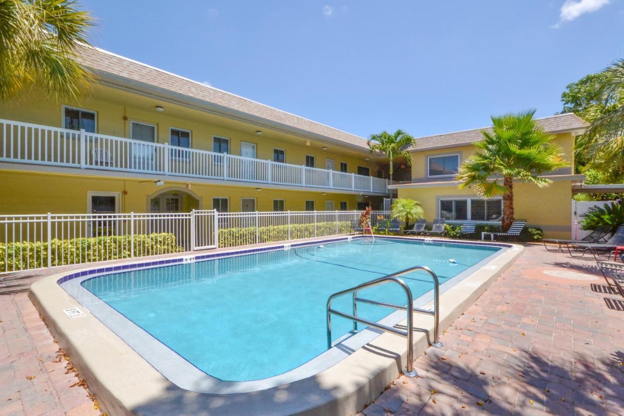 Waves 18, 2 Bedroom, Pool View, Heated Pool, BBQ, WiFi, Sleeps 6 St. Pete Beach Buitenkant foto